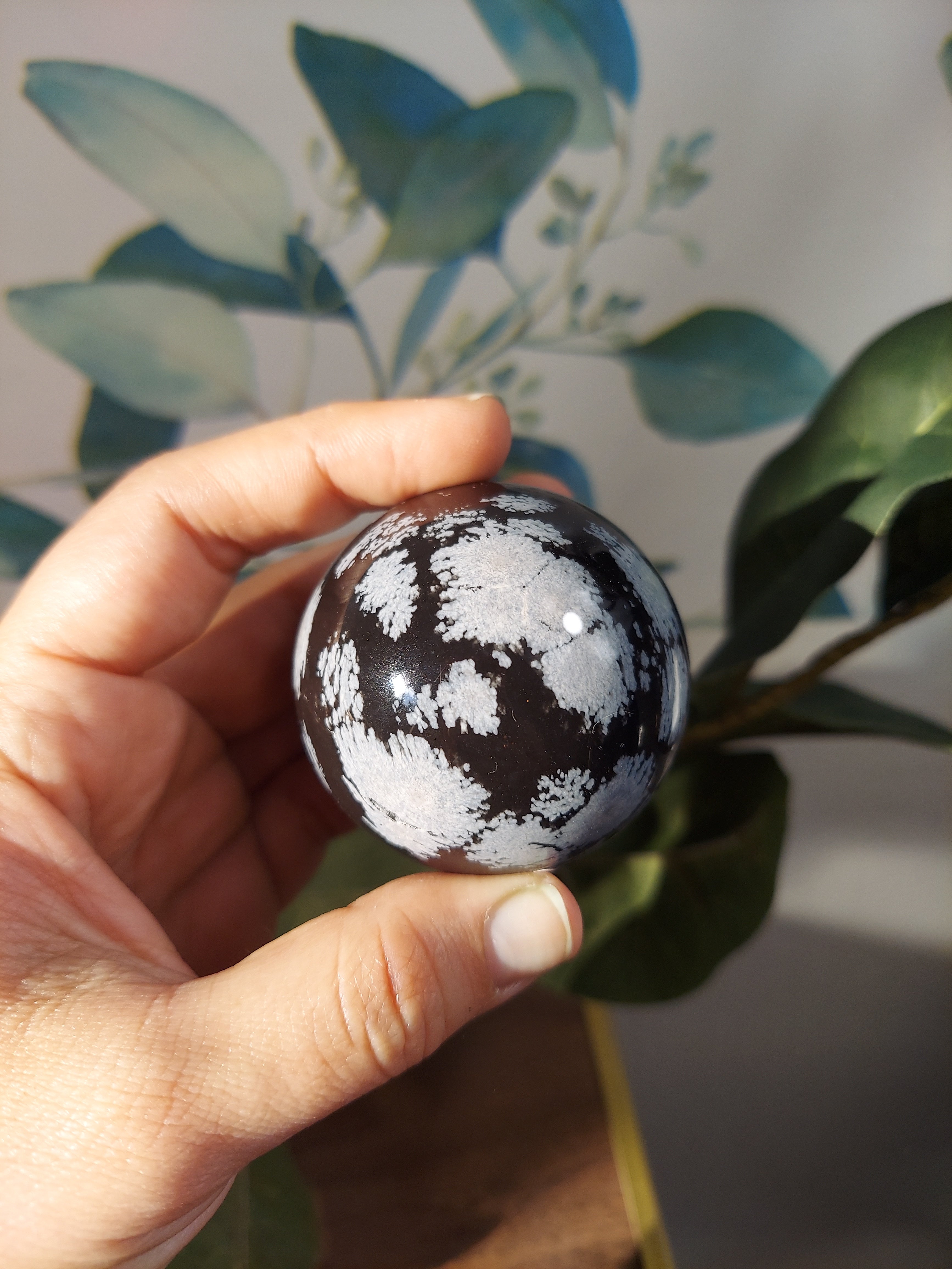 Sfera Di Ossidiana Fiocco Di Neve Media – Cristallo Di 4,5 Cm Di Diametro, Pietra Di Purezza E Bilanciamento
