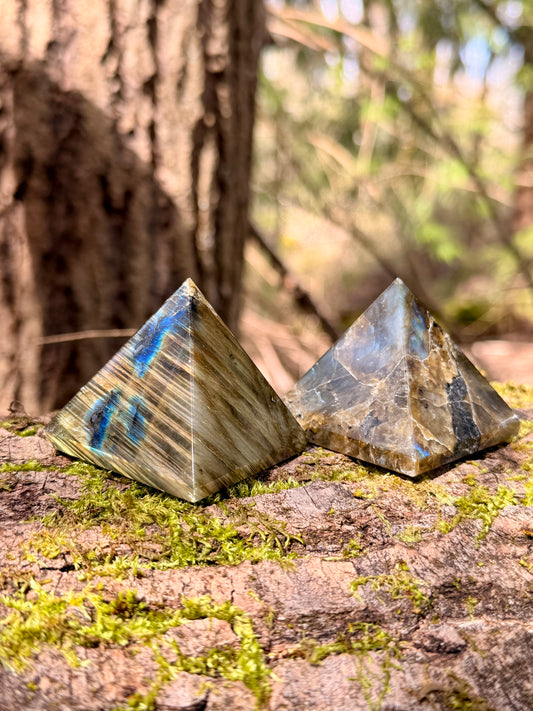 Labradorite Crystal Pyramid / Uplifting and Inspiring Stone / Crown Chakra Crystal